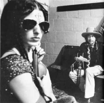 Scarlet Rivera e Bob Dylan