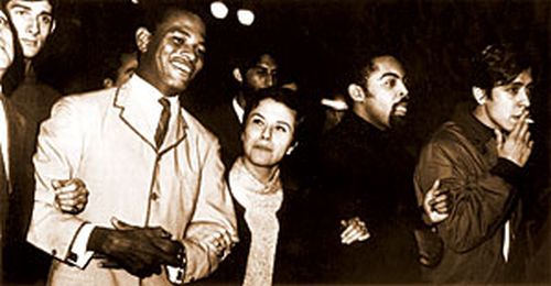 Jair Rodrigues, Elis Regina, Gilberto Gil e Edu Lobo na passeata
