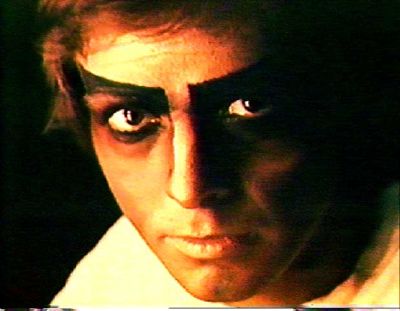 Peter Gabriel caracterizado de Rael