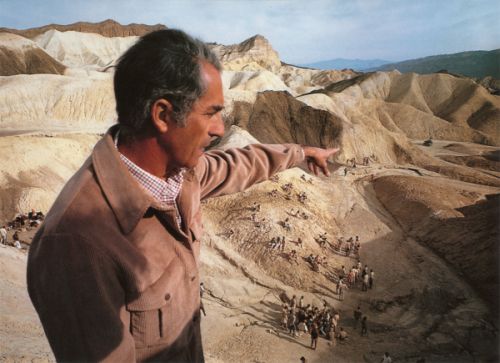 O maestro regendo sua obra em Zabriskie Point