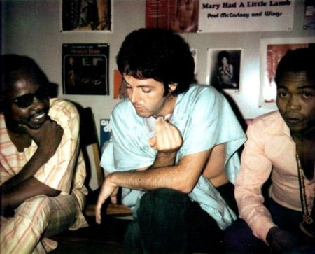 Paul no estúdio da EMI em Lagos, Nigéria