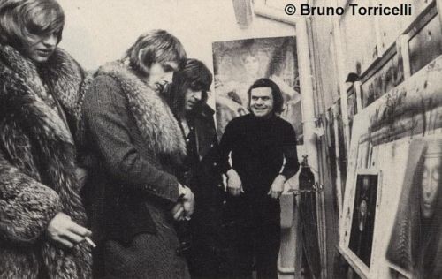 Lake, Palmer e Emerson checando o trabalho de H.R. Giger