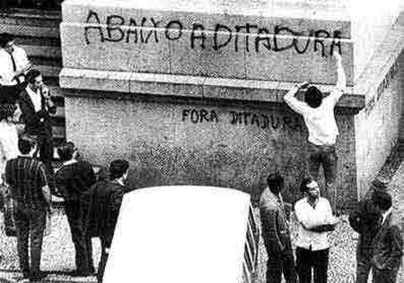 Brasil - 1968: "Abaixo a Ditadura" e eu digo "Sim!" ditadura nunca mais!
