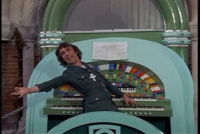 Keith Moon (tio Ernie) no filme "Tommy"