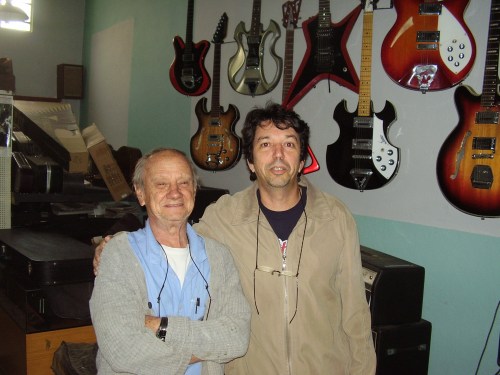 Romeu Begher em sua oficina.