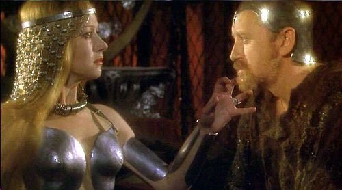 Morgana (Helen Mirren) e Merlin (Nicol Williamson)